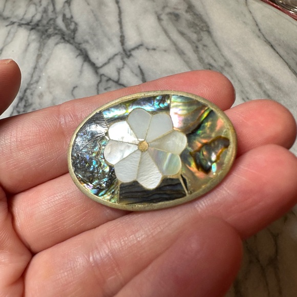 Vintage Mexico Alpaca Mother of Pearl Inlay Flower Brooch Pendant - Picture 5 of 5